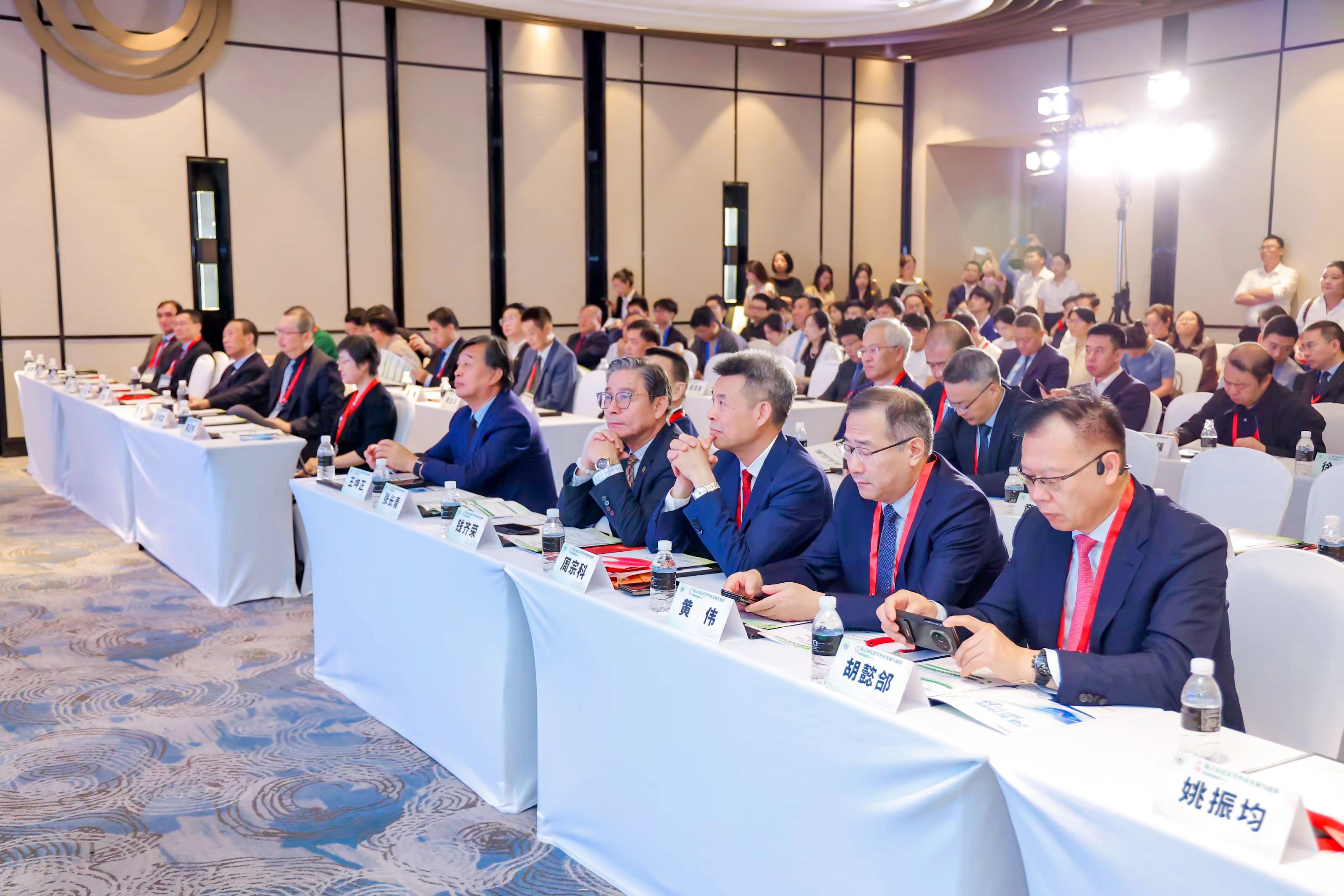 GER6879.jpg GER6879.jpg